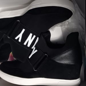 Brand new 7.5 women's wedge shoes dkny a pair of van high tops and Tommy Hilfige
